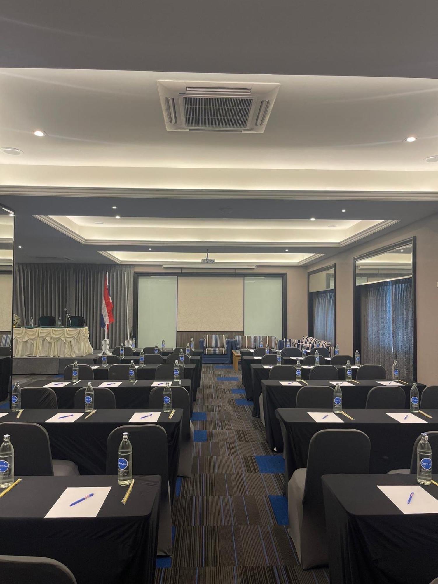 Witz Bangkok Ramkhamhaeng Hotel Екстериор снимка